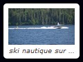 ski nautique sur le lac